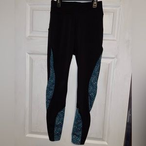 Women’s pop fit leggings, size medium